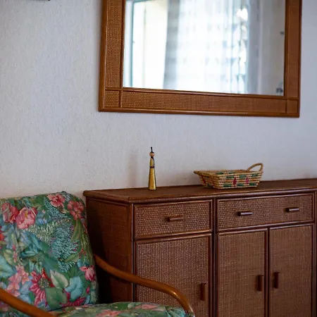 1 Bedroom House For 6 Агд